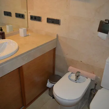 Edificio Plaza Gran Via Apartment *